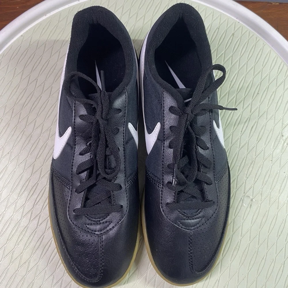 Nike Davinho Mens Soccer Sneakers Shoes Black&White Style 580452-010‎ Sz.8 NWB